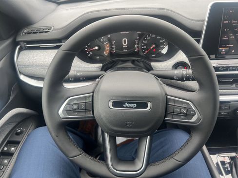 New 2026 Jeep Compass Latitude image 17