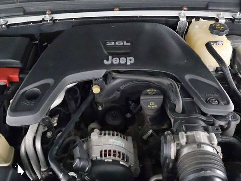 Used 2018 Jeep Wrangler Unlimited Sport S AWD/4WD image 36