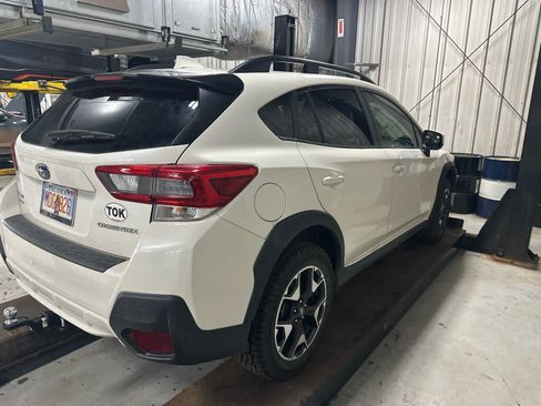 Used 2020 Subaru Crosstrek 2.0i Premium w/ Moonroof Package 2 AWD/4WD image 2