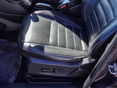 Used 2017 Ford C-MAX Energi Titanium image 21