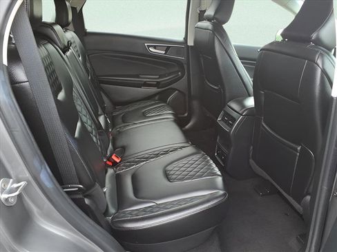 Used 2023 Ford Edge Titanium image 11