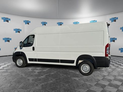 Used 2025 RAM ProMaster 2500 w/ Convenience Group image 4