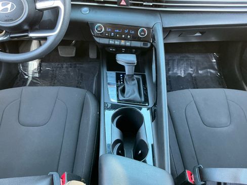 Used 2025 Hyundai Elantra Blue image 10