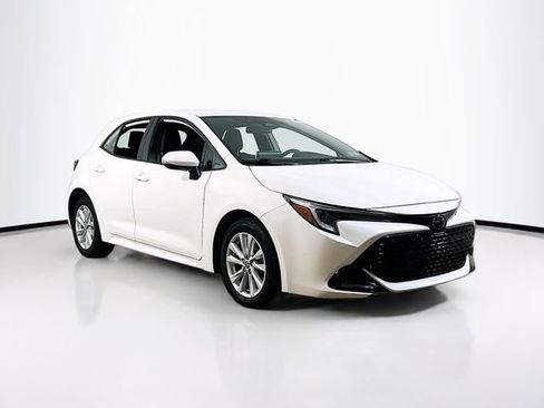 Used 2025 Toyota Corolla SE w/ SE Package image 1