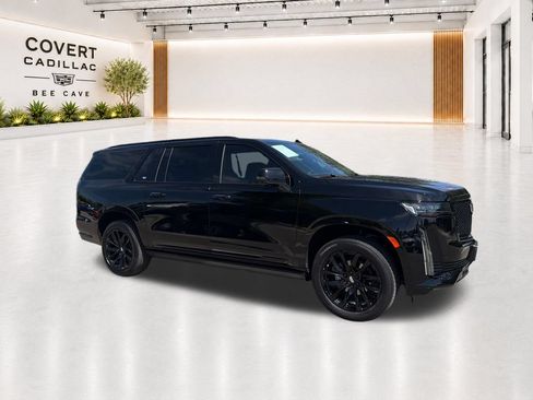 Used 2023 Cadillac Escalade ESV Sport w/ LPO, ONYX Package AWD/4WD image 17