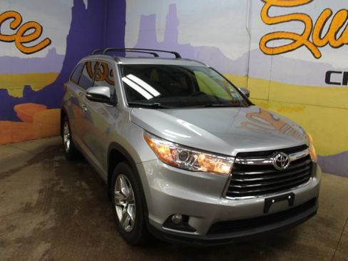 Used 2016 Toyota Highlander Limited AWD/4WD image 2