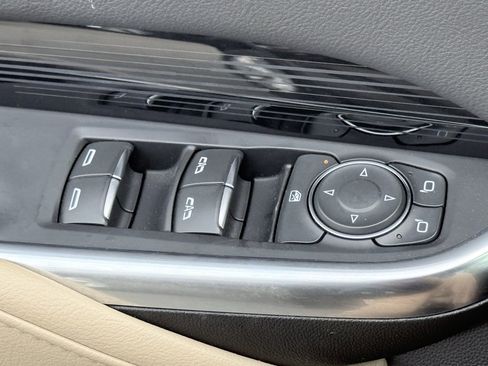 Used 2024 Cadillac XT4 Luxury image 36