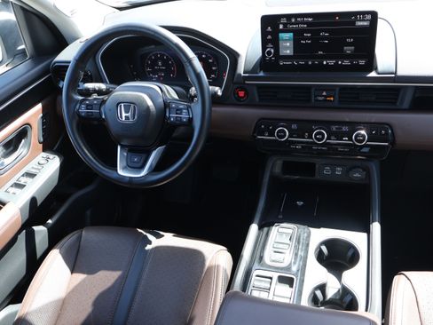 Used 2025 Honda Pilot Elite image 13
