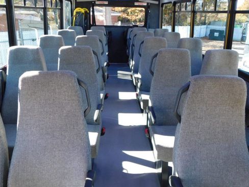 Used 2017 Ford F550 2WD Regular Cab Super Duty image 13