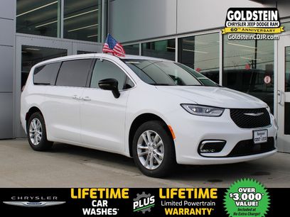 New 2026 Chrysler Pacifica Select