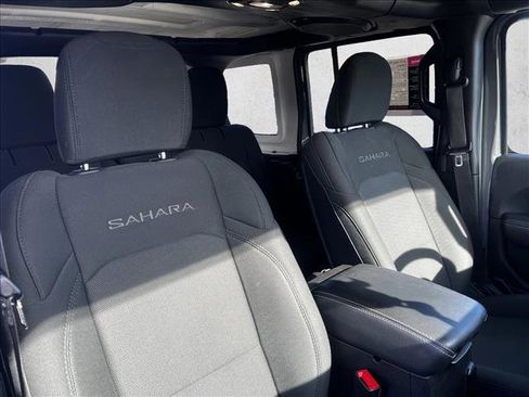 Used 2019 Jeep Wrangler Unlimited Sahara image 23