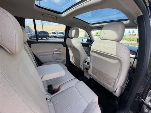 Used 2021 Mercedes-Benz GLB 250 w/ Premium Package image 19