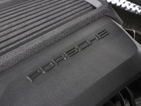 Certified 2025 Porsche Macan image 27