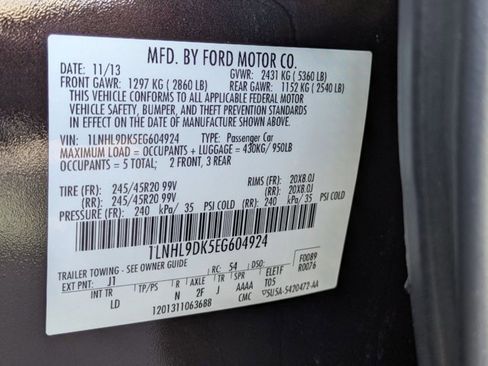 Used 2014 Lincoln MKS w/ Equipment Group 101A image 25