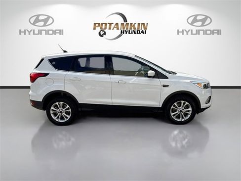Used 2019 Ford Escape SE image 4