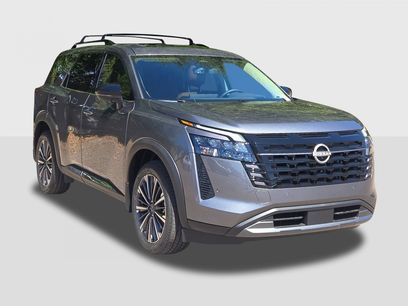 New 2026 Nissan Pathfinder Platinum w/ Cargo Package