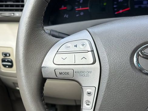 Used 2011 Toyota Camry XLE w/ SE/XLE Extra-Value Pkg FWD image 27