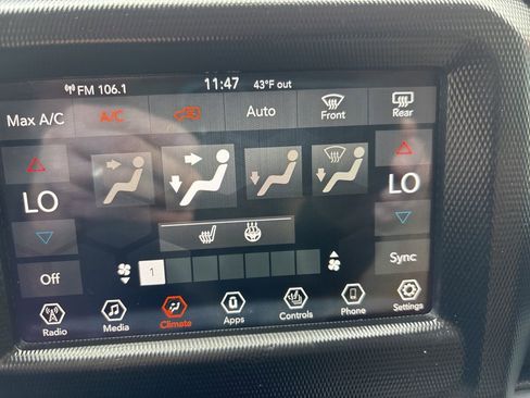 Used 2019 Jeep Wrangler Unlimited Sahara w/ Dual Top Group AWD/4WD image 35