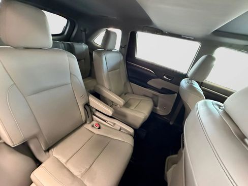 Used 2015 Toyota Highlander Limited AWD/4WD image 19