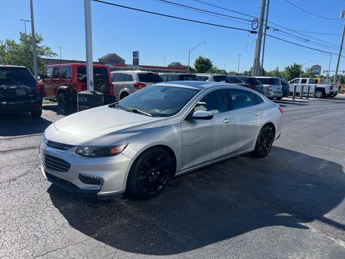 Used 2017 Chevrolet Malibu LT w/ Leather Package FWD image 2