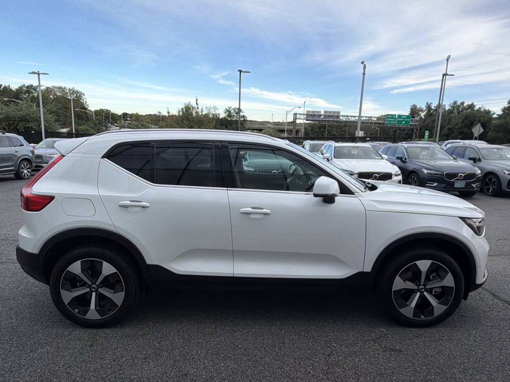 Certified 2024 Volvo XC40 B5 Plus w/ Climate Package AWD/4WD image 9
