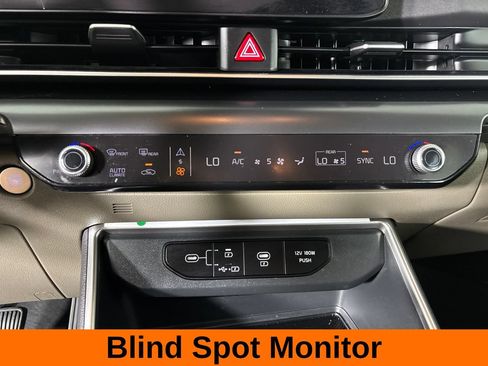 Used 2026 Kia Carnival FWD image 19