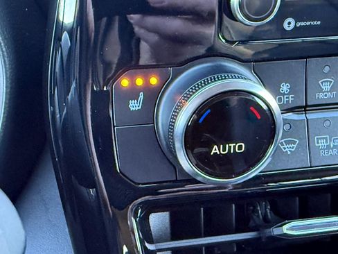 Used 2022 Toyota Highlander XLE image 22