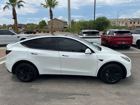 Used 2023 Tesla Model Y Long Range AWD/4WD image 3