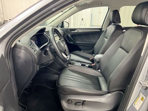 Used 2023 Volkswagen Tiguan SE image 19