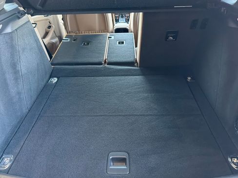 Certified 2022 Porsche Macan AWD/4WD image 15