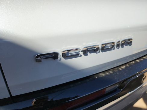 New 2026 GMC Acadia Denali w/ Super Cruise Package FWD image 12