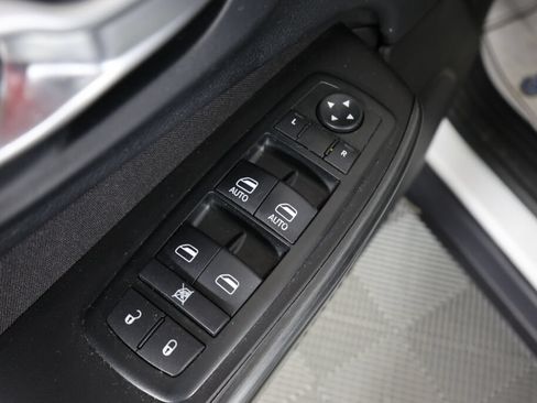 Used 2015 Jeep Cherokee Latitude w/ Cold Weather Group AWD/4WD image 30