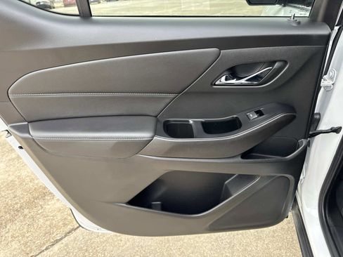 Used 2023 Chevrolet Traverse LT image 28