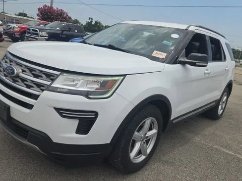 Used 2018 Ford Explorer XLT FWD image 1