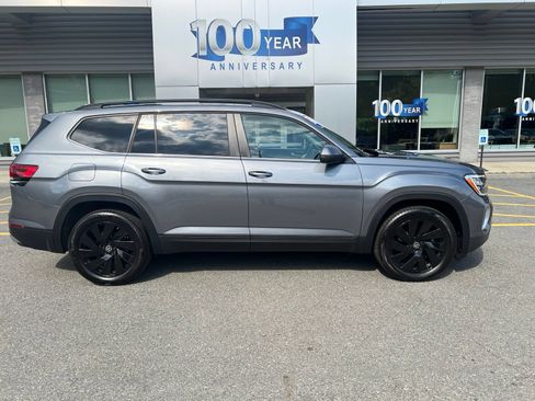 Used 2024 Volkswagen Atlas SE w/ Panoramic Sunroof Package AWD/4WD image 7