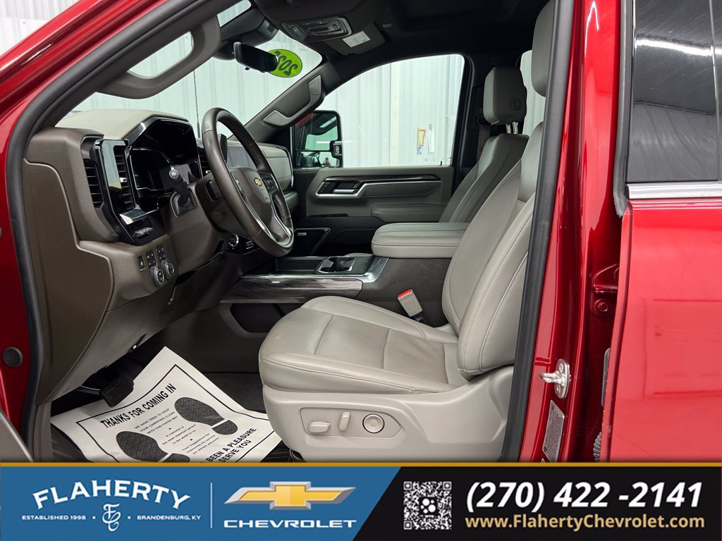 Used 2025 Chevrolet Silverado 3500 LTZ w/ LTZ Premium Package AWD/4WD image 9