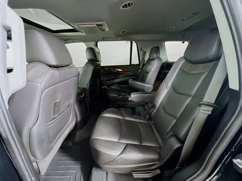 Used 2019 Cadillac Escalade Luxury AWD/4WD image 24