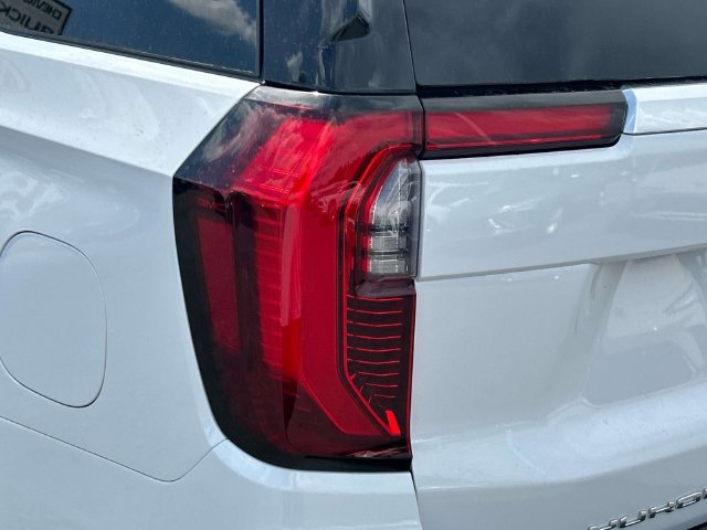 New 2026 GMC Yukon Denali w/ Denali Reserve Package AWD/4WD image 11