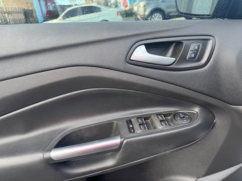 Used 2019 Ford Escape SE image 12