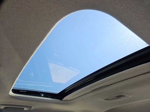 Used 2025 Hyundai Venue SEL FWD image 20