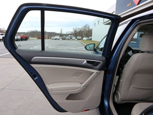 Used 2015 Volkswagen Golf S image 15