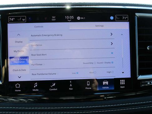 Certified 2024 Chrysler Pacifica Limited image 44