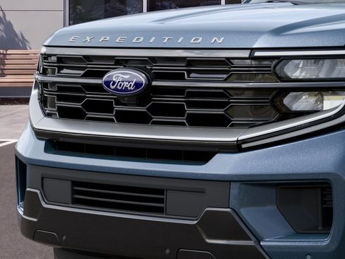New 2027 Ford Expedition Platinum w/ Driver's Package AWD/4WD image 17