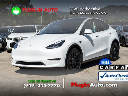 Used 2024 Tesla Model Y Long Range AWD/4WD image 1
