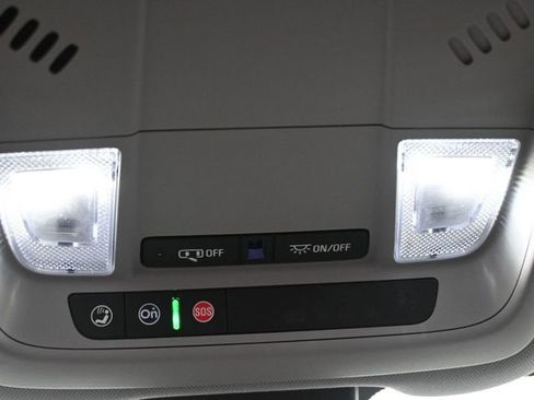 Used 2024 GMC Terrain SLE w/ Driver Convenience Package image 34