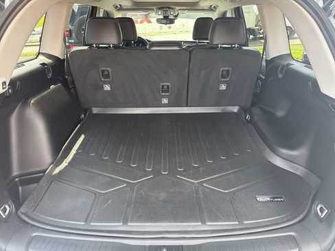 Used 2024 Jeep Grand Cherokee Limited w/ Black Appearance Package image 8