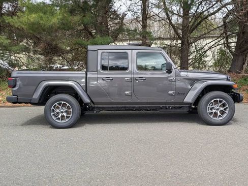 New 2026 Jeep Gladiator Sport image 4