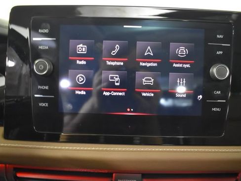 Used 2025 Volkswagen Jetta SEL FWD image 22