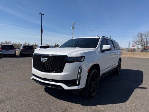 Used 2024 Cadillac Escalade ESV Sport Platinum w/ LPO, ONYX Package image 11