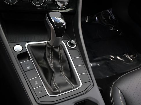 Certified 2024 Volkswagen Jetta SE FWD image 25